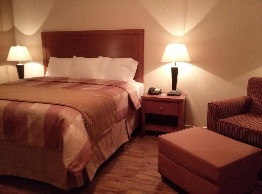 Fieldhouse Inn & Conference Center Kenedy Phòng bức ảnh